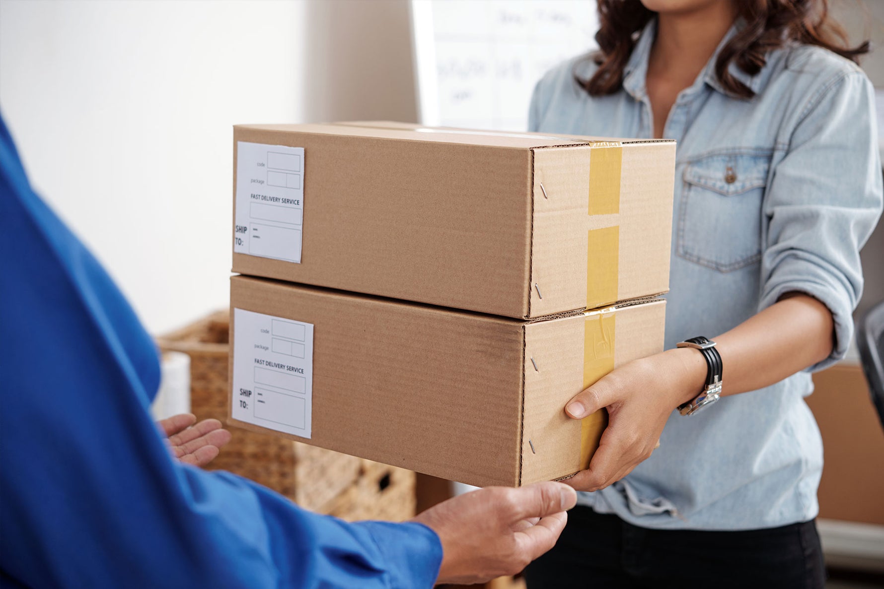 How to pack and ship packages at home